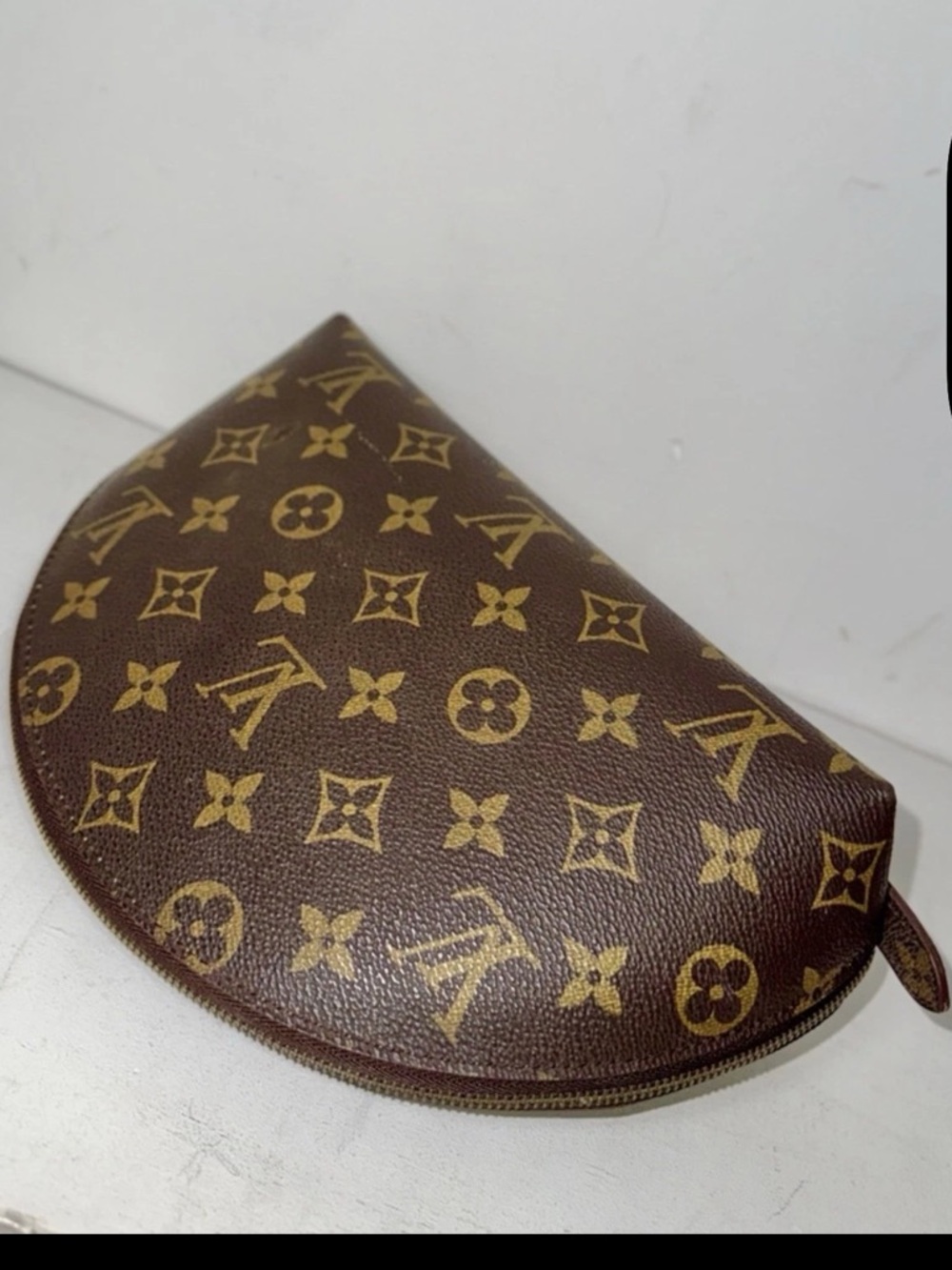Authentic Louis Vuitton Monogram Ronde Large Cosmetics Pouch - Picture 3 of 12